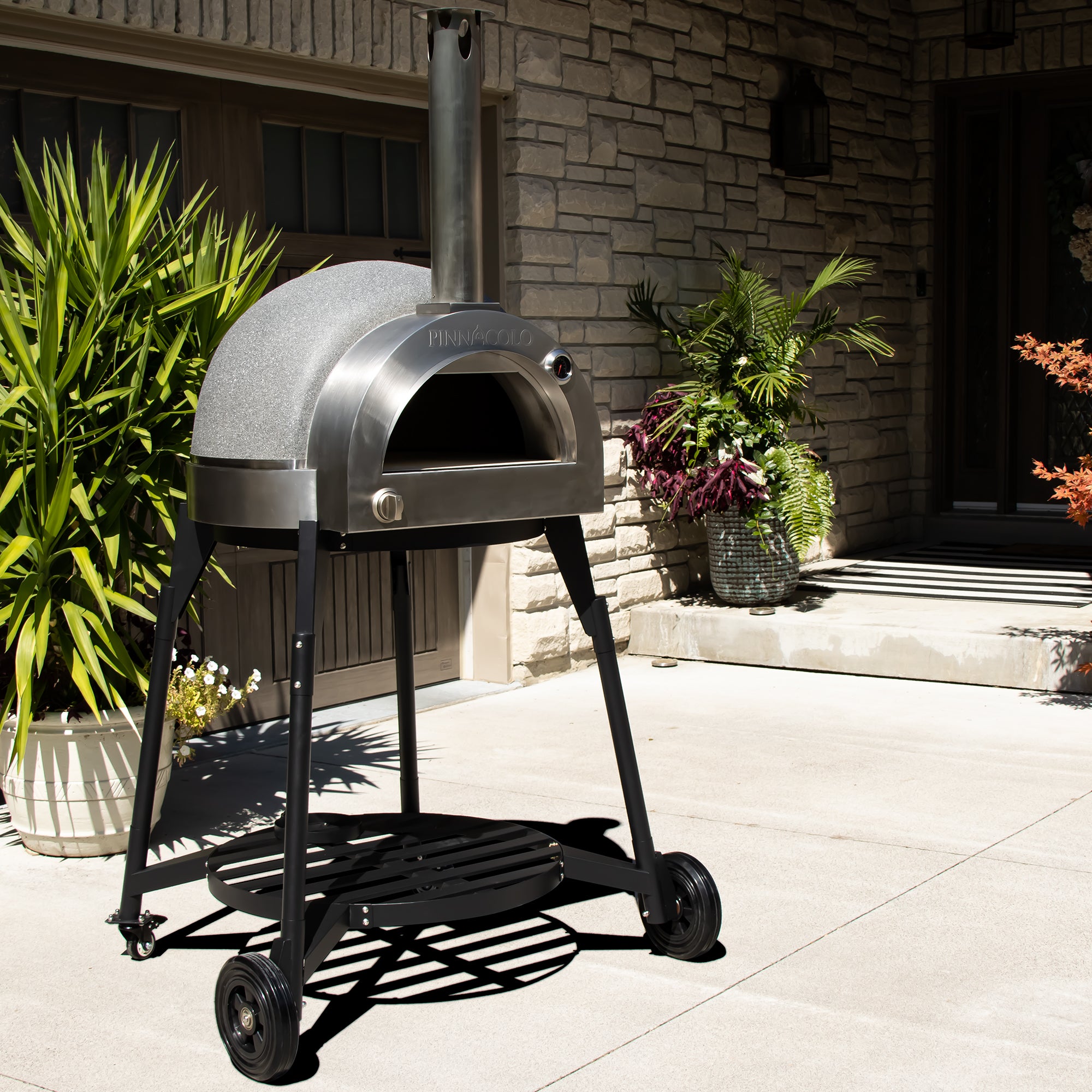 L'ARGILLA Gas Powered Oven Full photo with background